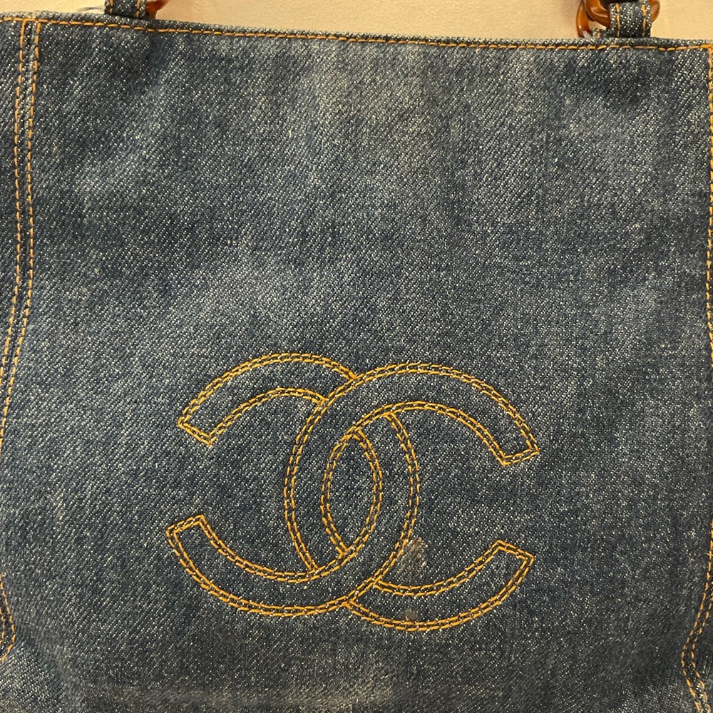 Chanel Tote - Picture 2 of 15